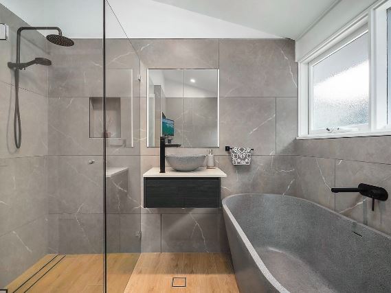 Pietra Bianca Olive Freestanding Bath