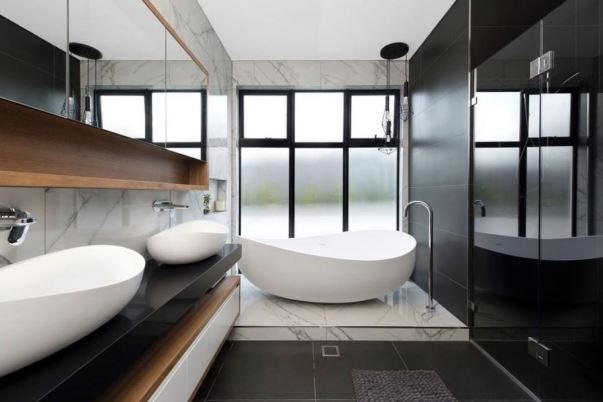 Pietra Bianca Onda Freestanding Bath