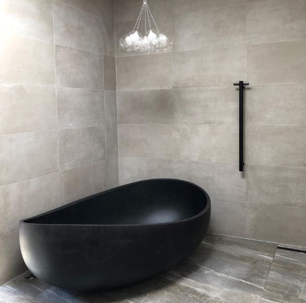 Pietra Bianca Onda Freestanding Bath