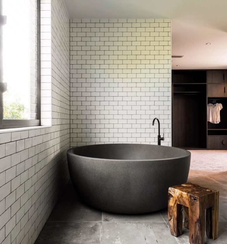 Pietra Bianca Romeo Freestanding Bath