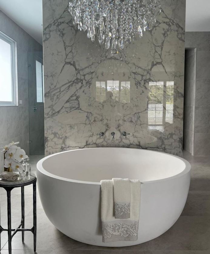 Pietra Bianca Romeo Freestanding Bath